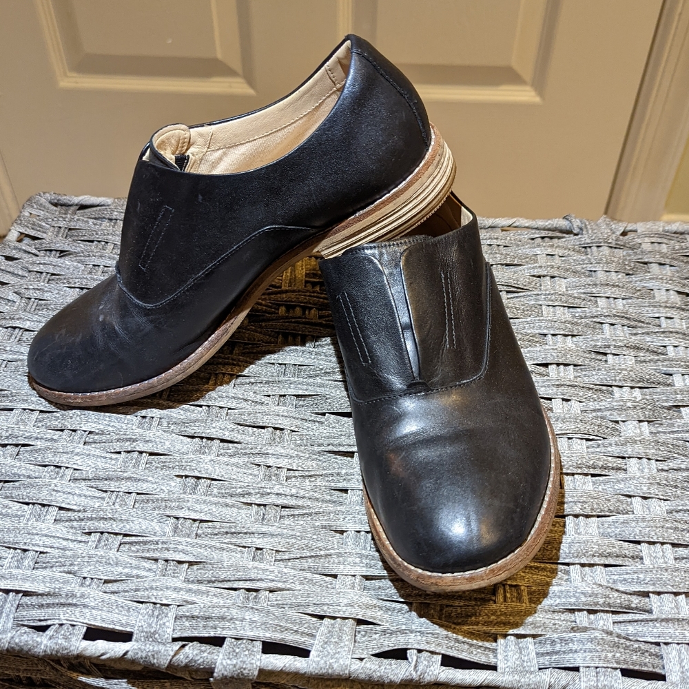 Oxford style slipons